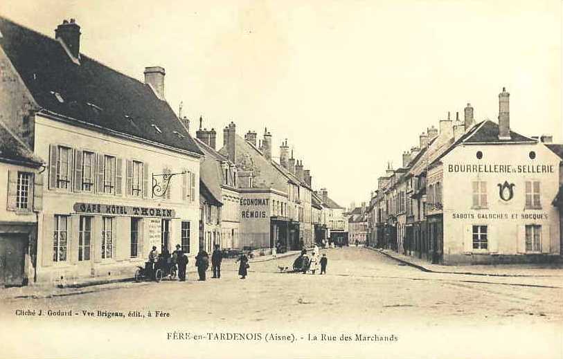 Fère-en-Tardenois (Aisne) CPA la rue des marchands