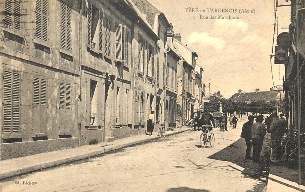 Fère-en-Tardenois (Aisne) CPA la rue des marchands