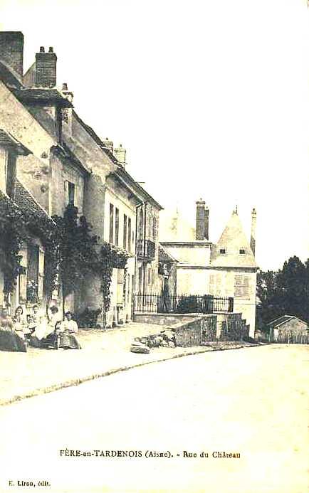 Fère-en-Tardenois (Aisne) CPA la rue du château