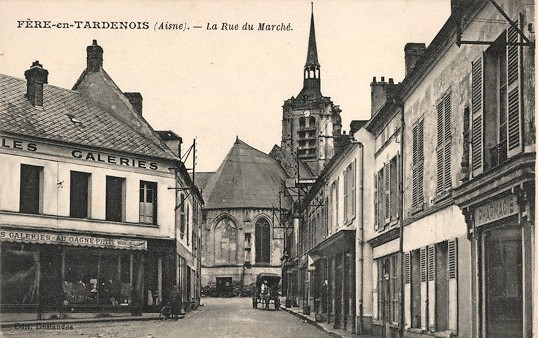 Fère-en-Tardenois (Aisne) CPA la rue du marché