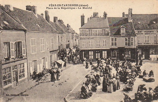 Fère-en-Tardenois (Aisne) CPA la rue du marché