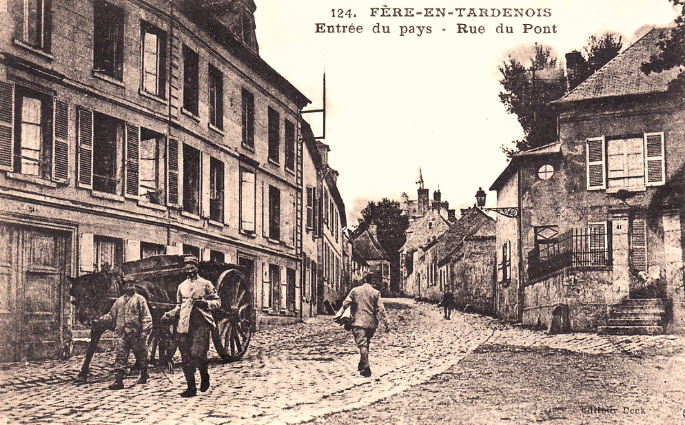 Fère-en-Tardenois (Aisne) CPA la rue du Pont