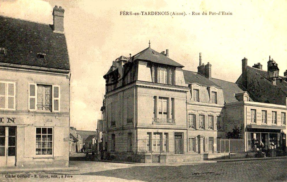 Fère-en-Tardenois (Aisne) CPA la rue du pot d'Etain