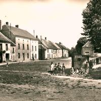 Fère-en-Tardenois (Aisne) CPA la place de la République 1950