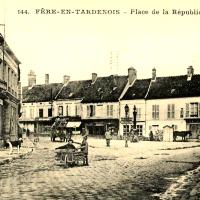 Fère-en-Tardenois (Aisne) CPA la place de la République