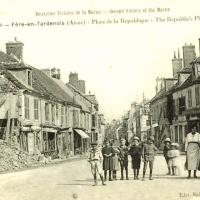 Fère-en-Tardenois (Aisne) CPA la place de la République