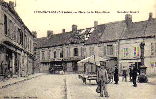 Fère-en-Tardenois (Aisne) CPA la place de la République