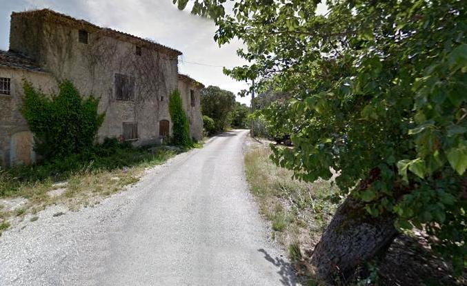 Dans le village