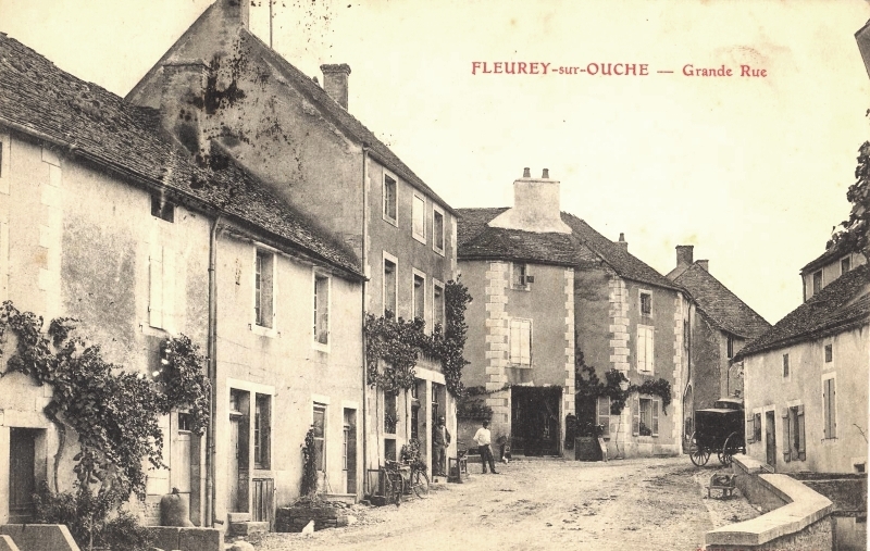 Fleurey-sur-Ouche (Côte d'Or) La grande rue CPA