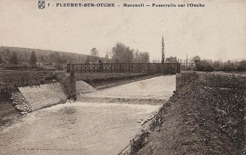 Fleurey-sur-Ouche (Côte d'Or) La passerelle CPA