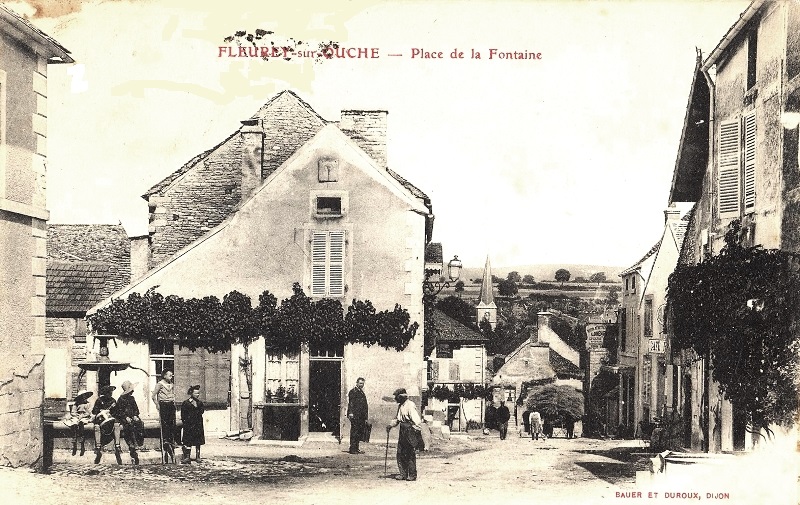 Fleurey-sur-Ouche (Côte d'Or) La place de la fontaine CPA