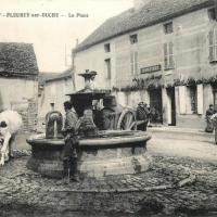 La place de la fontaine CPA