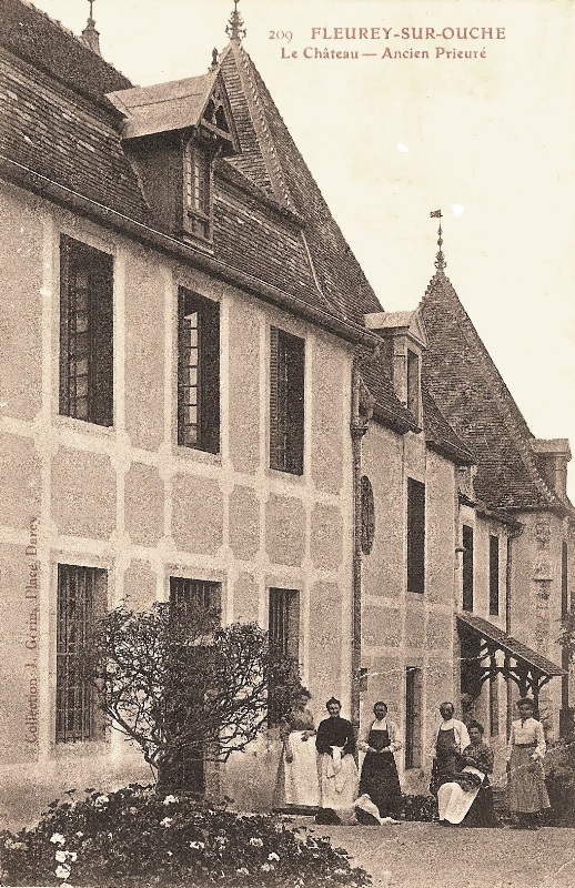 Fleurey-sur-Ouche (Côte d'Or) Le château du Prieuré CPA