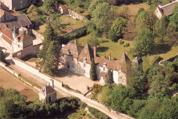 Fleurey-sur-Ouche (Côte d'Or) Le château du Prieuré