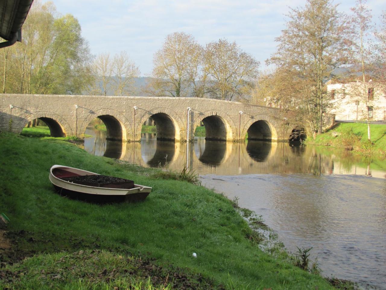 Fleurey-sur-Ouche (Côte d'Or) Le pont sur l'Ouche