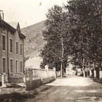 L' entrée du village (cpa)