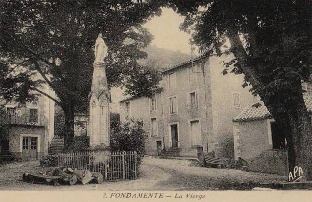La place de la Vierge (cpa)