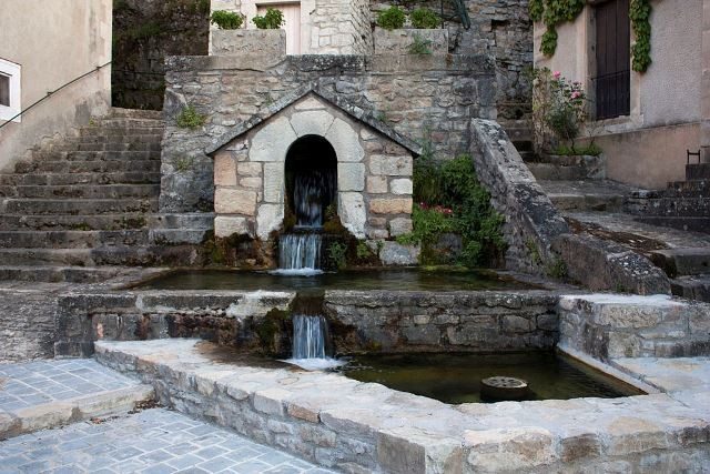 Fondamente aveyron fontaine de l eglise