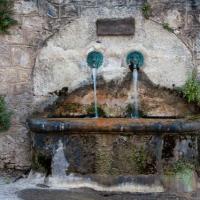 La fontaine sur la route de Saint Jean d'Alcas