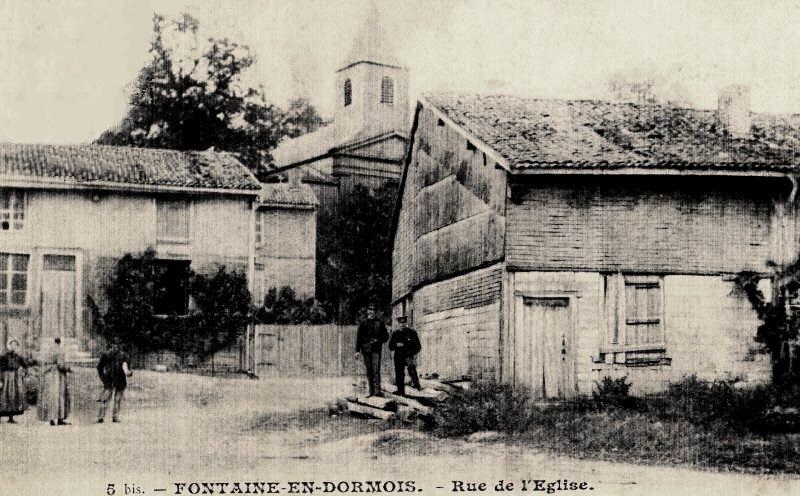 Fontaine-en-Dormois (51) La rue de l'église CPA
