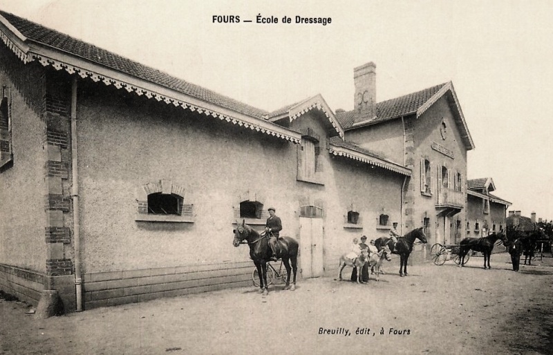 Fours (Nièvre) L'école de dressage CPA