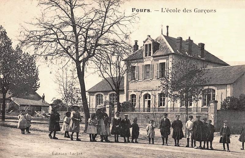 Fours (Nièvre) L'Ecole de garçons CPA