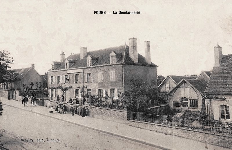 Fours (Nièvre) La Gendarmerie CPA