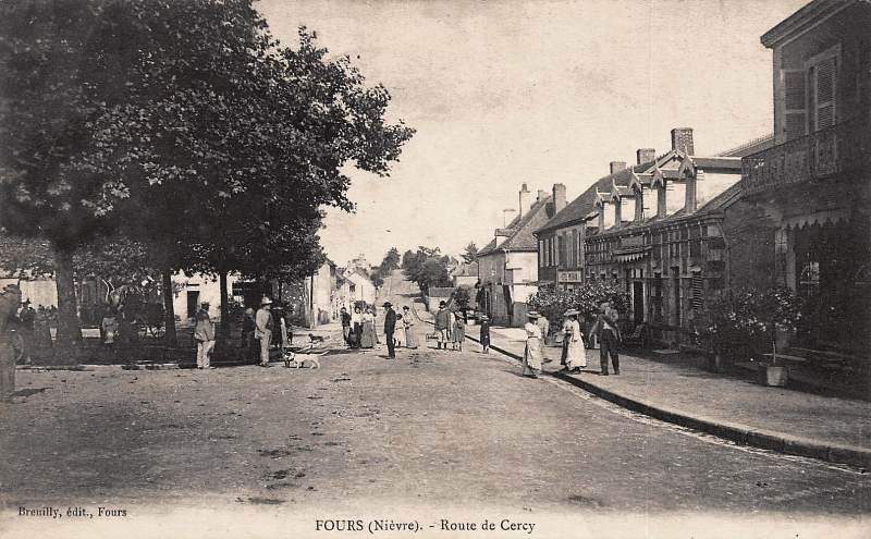 Fours (Nièvre) La route de Cercy CPA