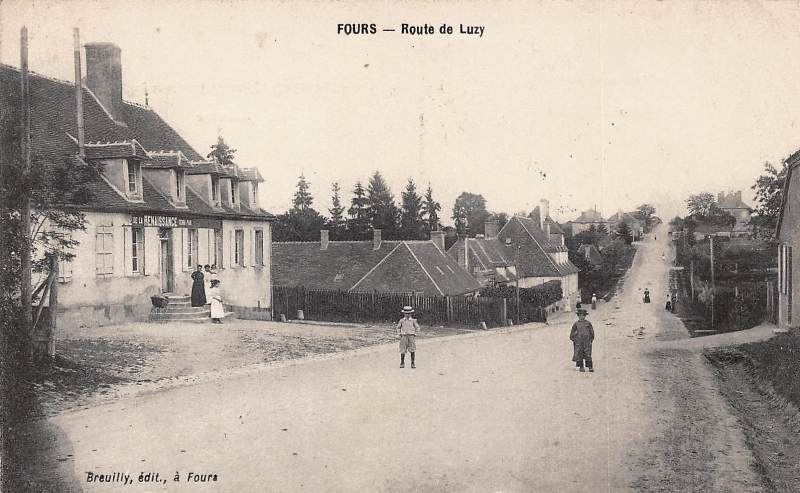 Fours (Nièvre) La route de Luzy CPA