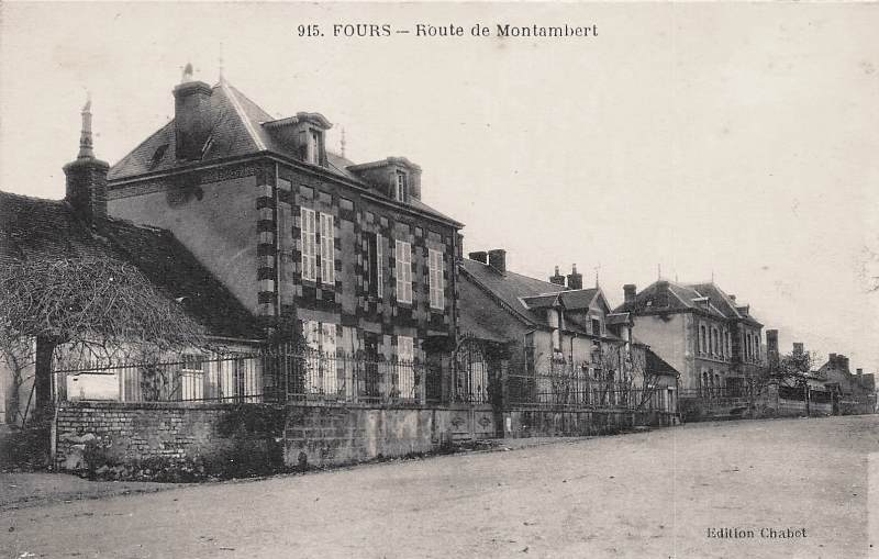 Fours (Nièvre) La route de Montambert CPA