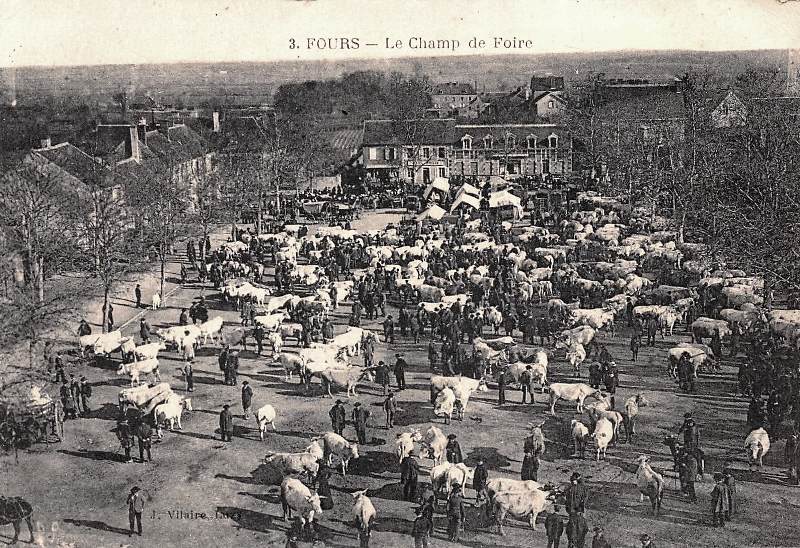 Fours (Nièvre) Le champ de foire CPA