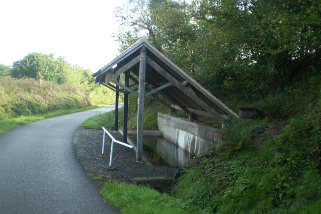 Fours (Nièvre) Le lavoir de La Picherotte