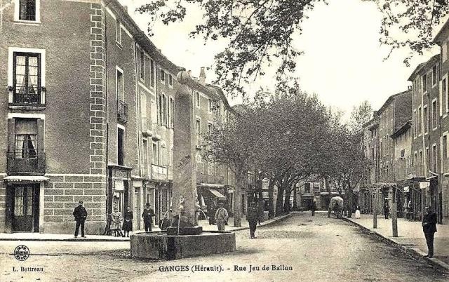 Rue du jeu de ballon, cpa