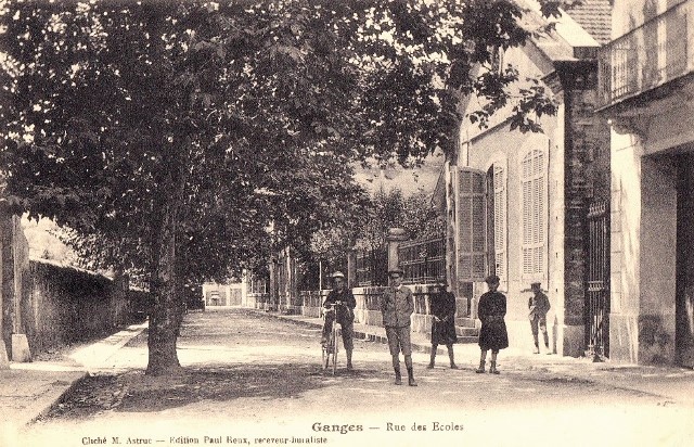 Rue des écoles, cpa