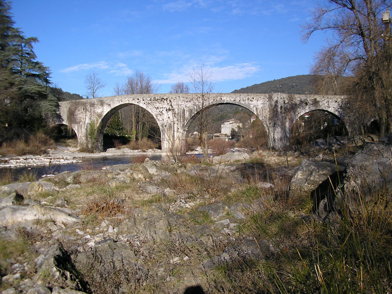 Ganges (Hérault) Le pont vieux