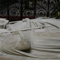 Gisants de Pépin et Bertrade