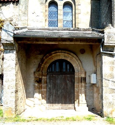 Le porche d'entrée de l' église Saint Etienne