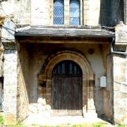 Gissac aveyron eglise saint etienne porche entree