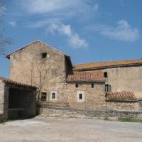 Une ferme et le lavoir