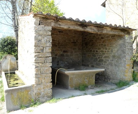 Gissac aveyron lavoir