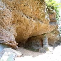 Une mini grotte dans la roche