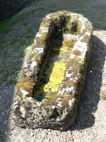 Gissac aveyron sarcophage cimetiere