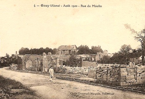 Gouy (Aisne) CPA rue du moulin en 1920