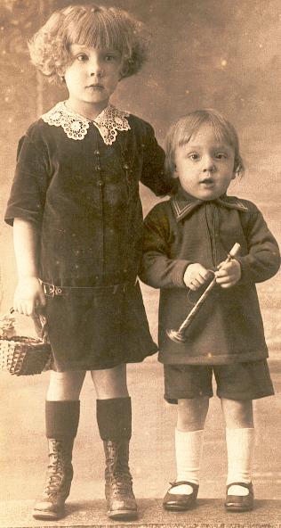 Marcelle Renée Gransard (1921/2015) et son frère Pierre en 1928