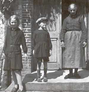 Marcelle et Pierre Gransard et leur nourrice Léontine Coté