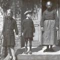 Marcelle et Pierre Gransard et leur nourrice Léontine Coté