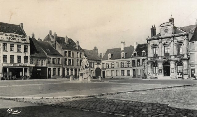 Guines pas de calais la place de l hotel de ville cpa