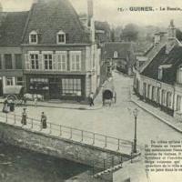 Guines pas de calais la rue du chateau et le bassin cpa