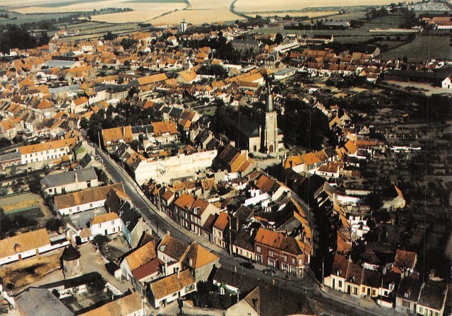 Guines pas de calais vue aerienne vers 1950