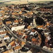 Guines pas de calais vue aerienne vers 1950